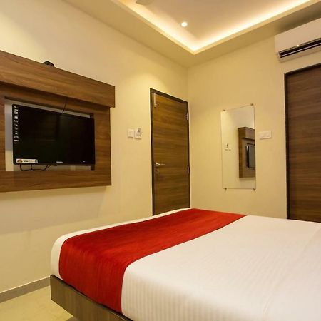 Hotel Grace Inn Мумбаи Экстерьер фото