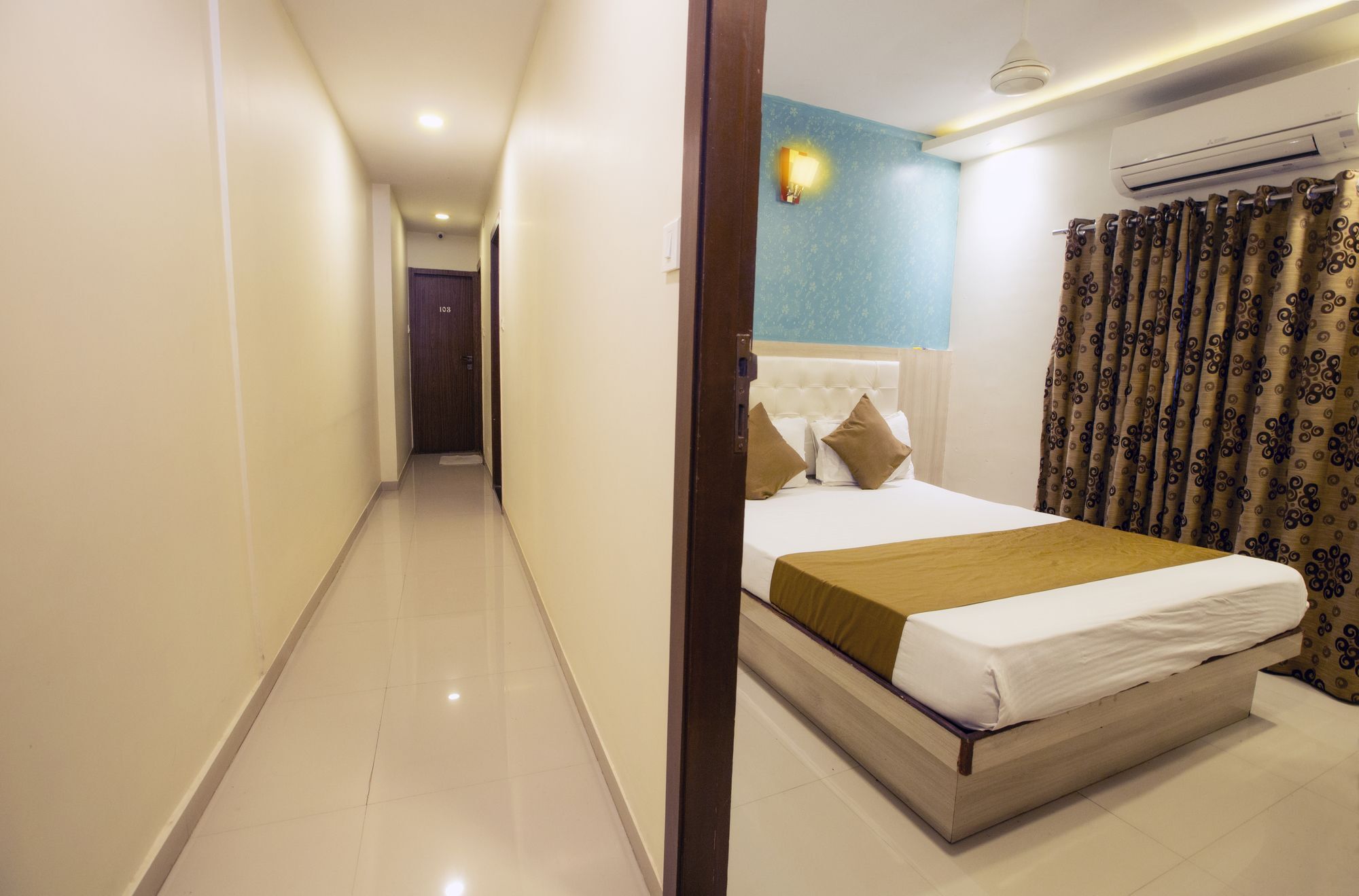 Hotel Grace Inn Мумбаи Экстерьер фото
